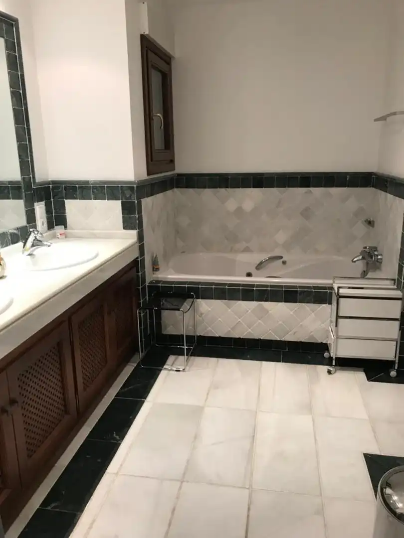 Apartamento con piscina en venta en Marbella Centro, imagen 4