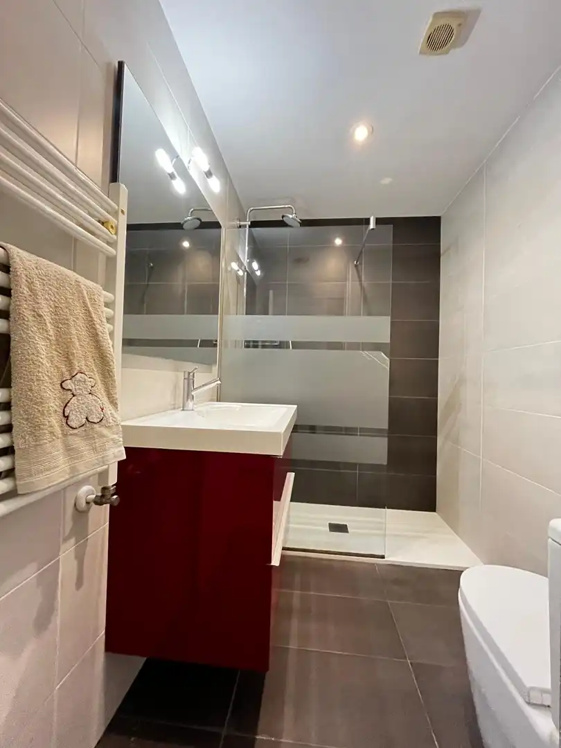 Baño de Piso de alquiler en Barañáin / Barañain con Calefacción, Horno y Lavadora
