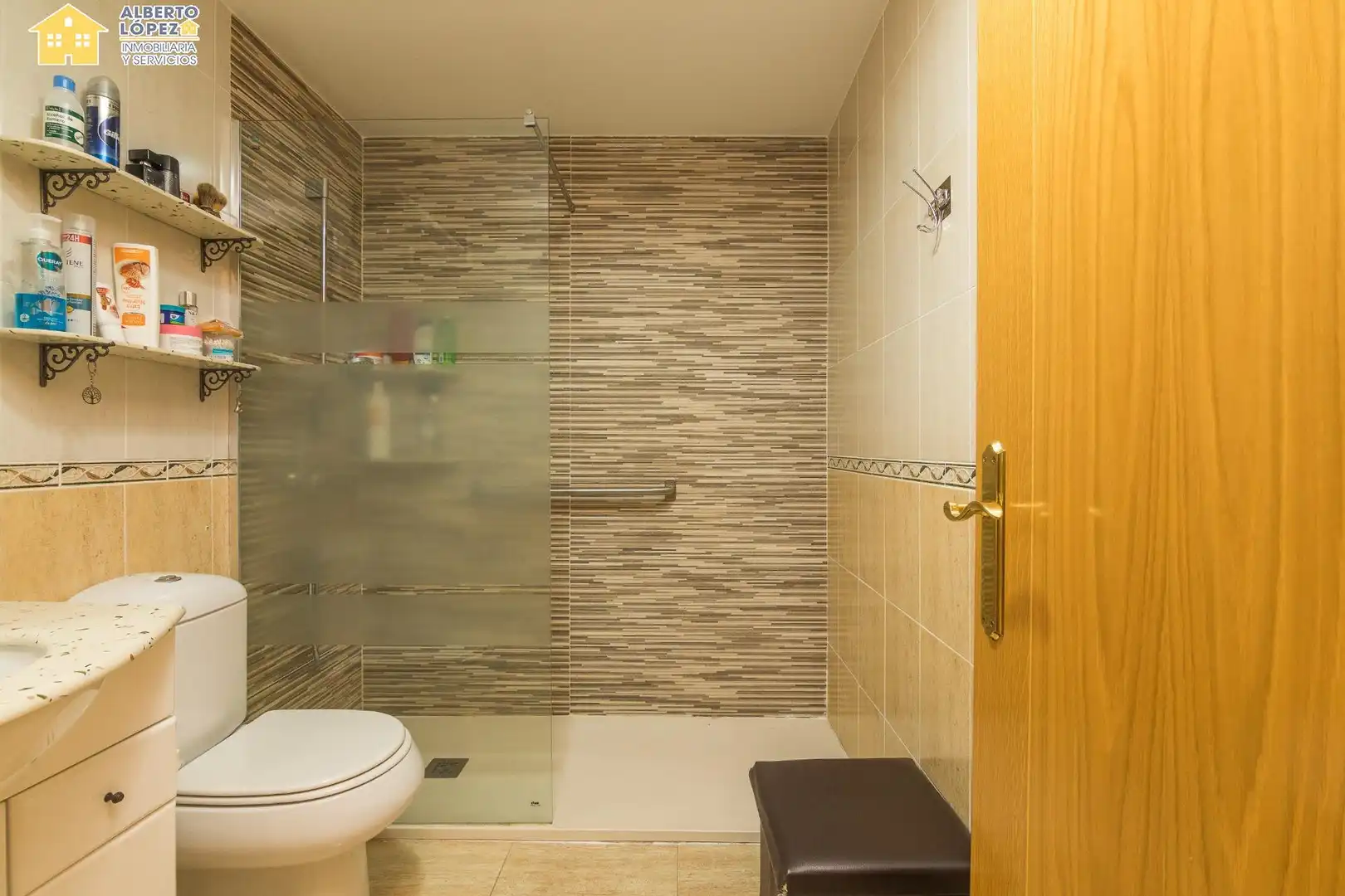 Baño de Apartamento en venta en Alicante / Alacant con Aire acondicionado, Calefacción y Piscina comunitaria