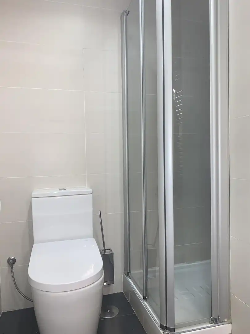 Badezimmer von Dachboden zur Miete in Madrid mit Klimaanlage, Heizung und Möbliert