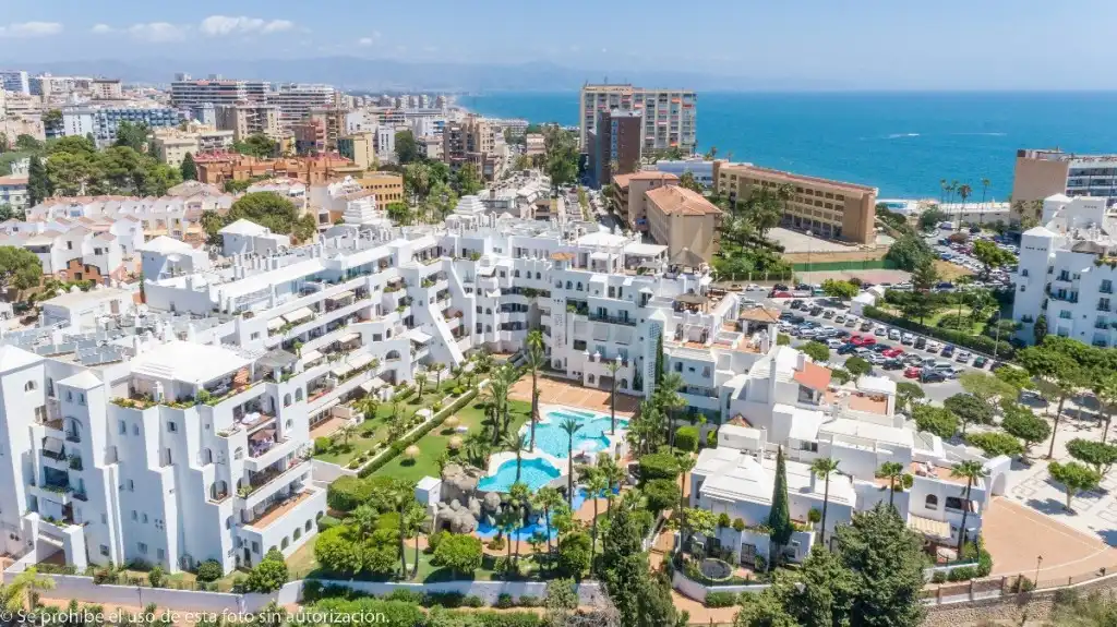 Vista exterior de Dúplex en venda en Torremolinos amb Aire condicionat, Terrassa i Moblat