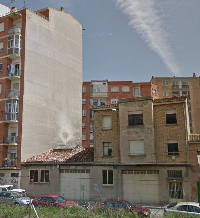 Vista exterior de Residencial en venda en  Logroño