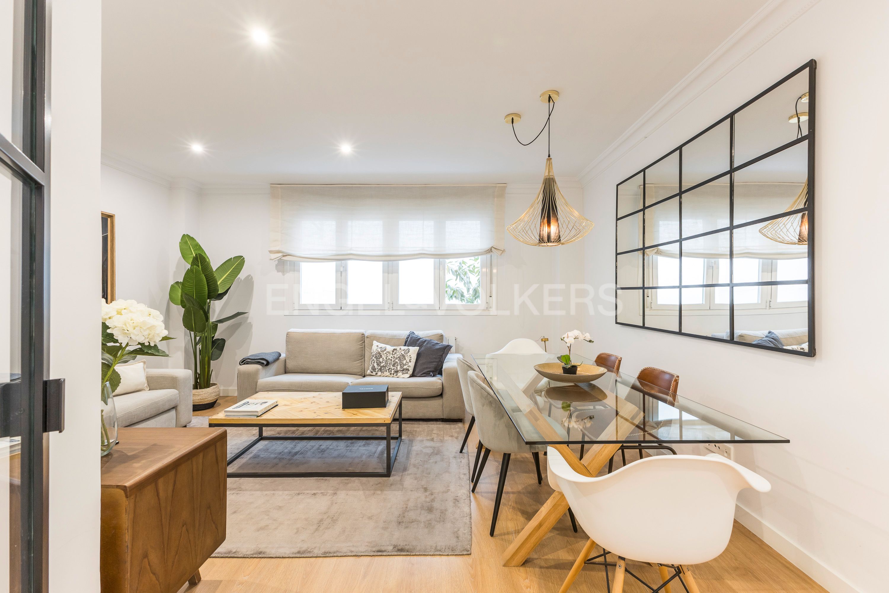 Sala d'estar de Apartament en venda en  Madrid Capital amb Aire condicionat, Calefacció i Parquet