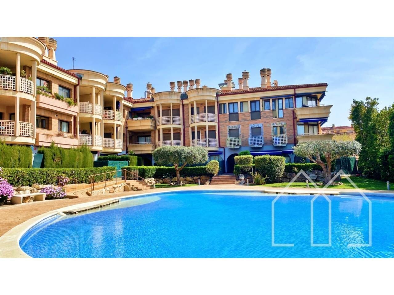 Vista exterior de Àtic en venda en Palamós amb Traster i Piscina