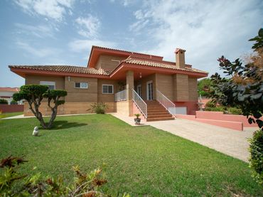 Detached house with balcony for sale in RIO TURIA