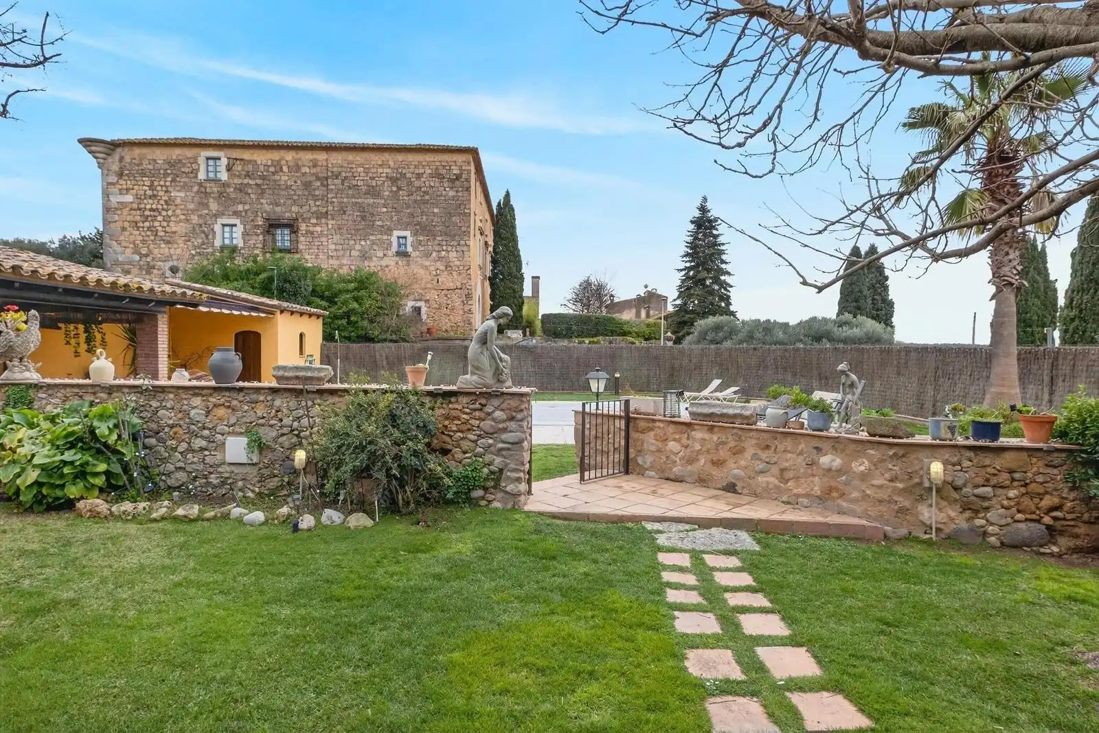Casa rústica con piscina en venta en Carrer Carrer Castell, imagen 4