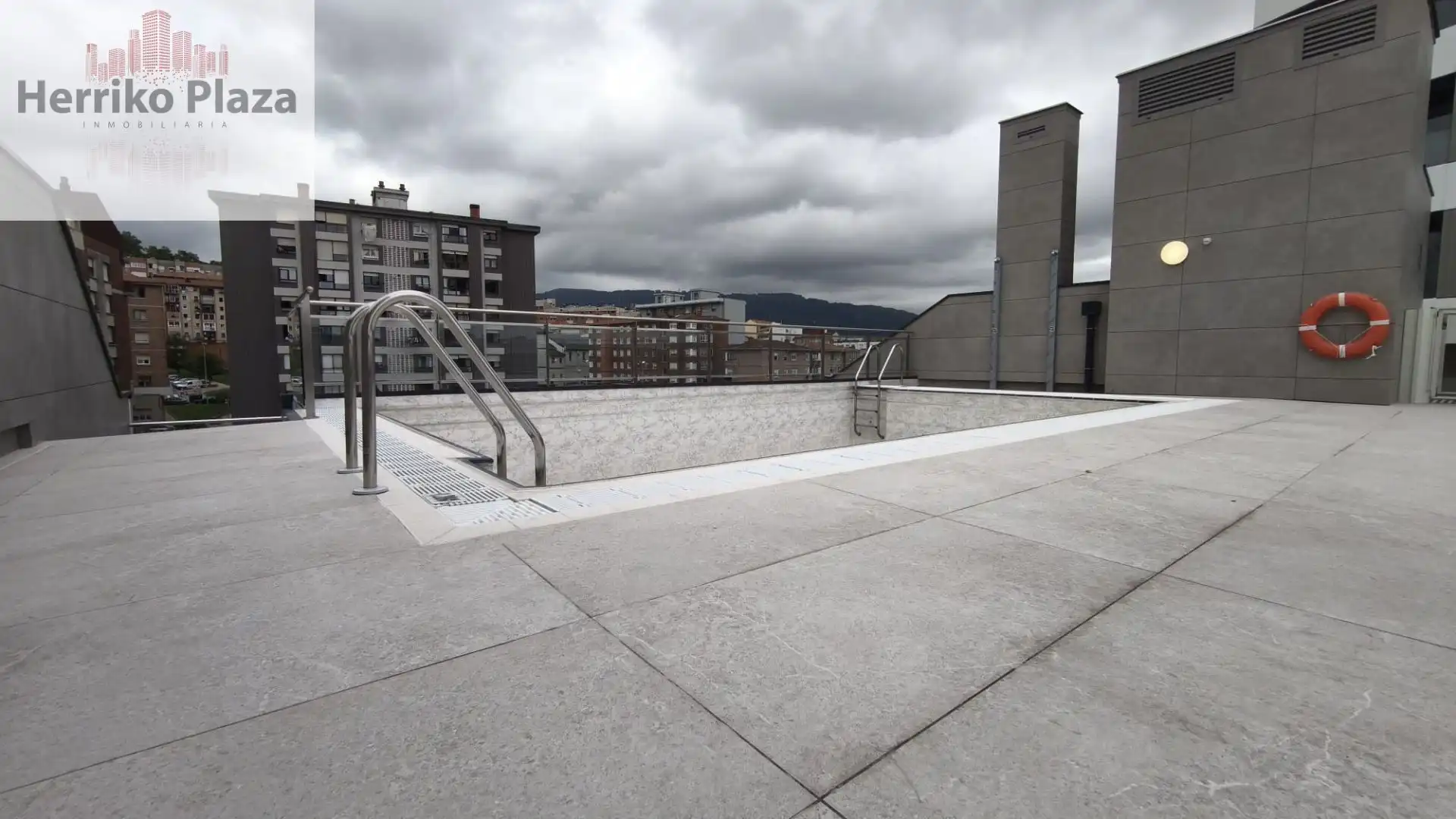 Piscina de Pis en venda en Barakaldo  amb Calefacció i Traster