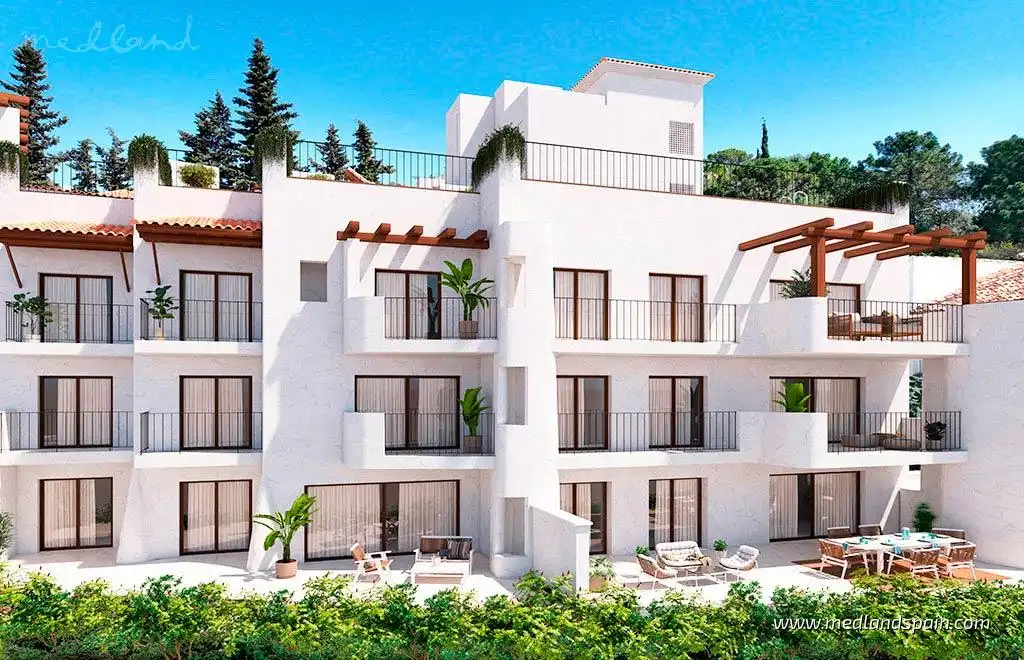 Apartament amb piscina en venda a Benahavís pueblo, imagen 2