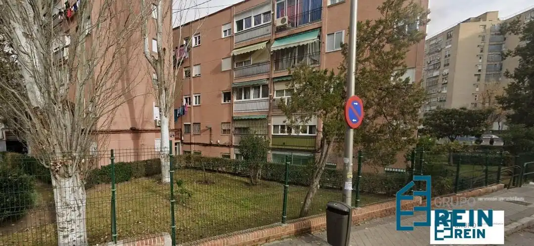 Vista exterior de Local en venta en Madrid