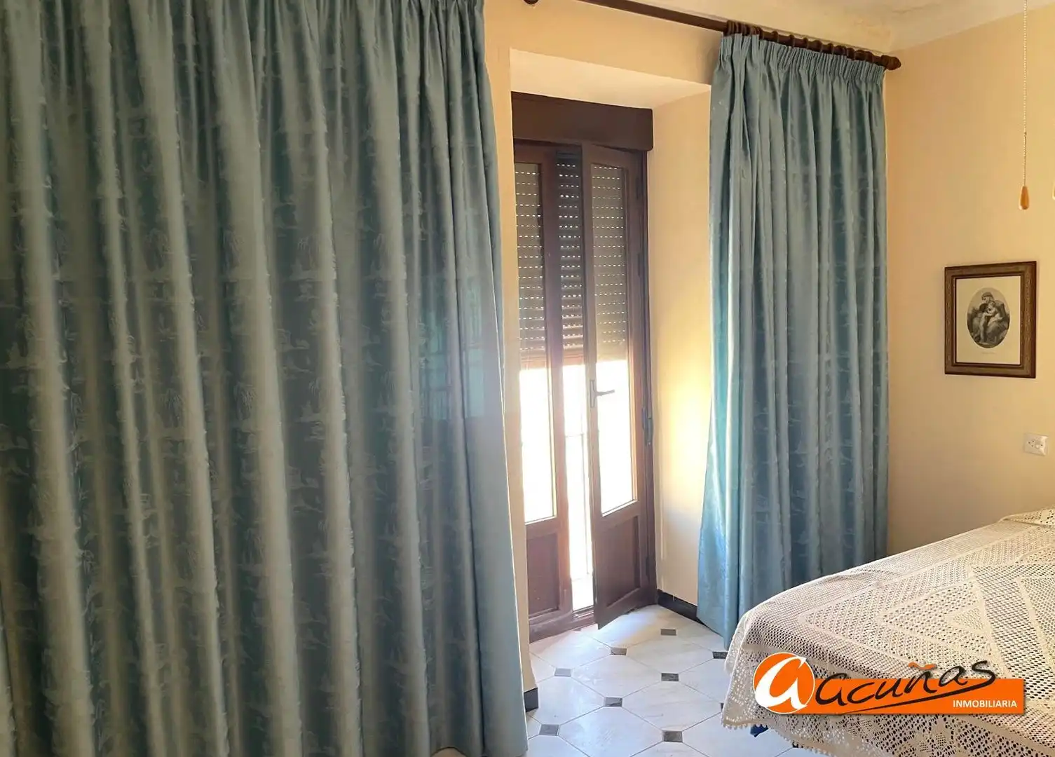 Habitación de Casa adosada en venta en Alameda con Trastero