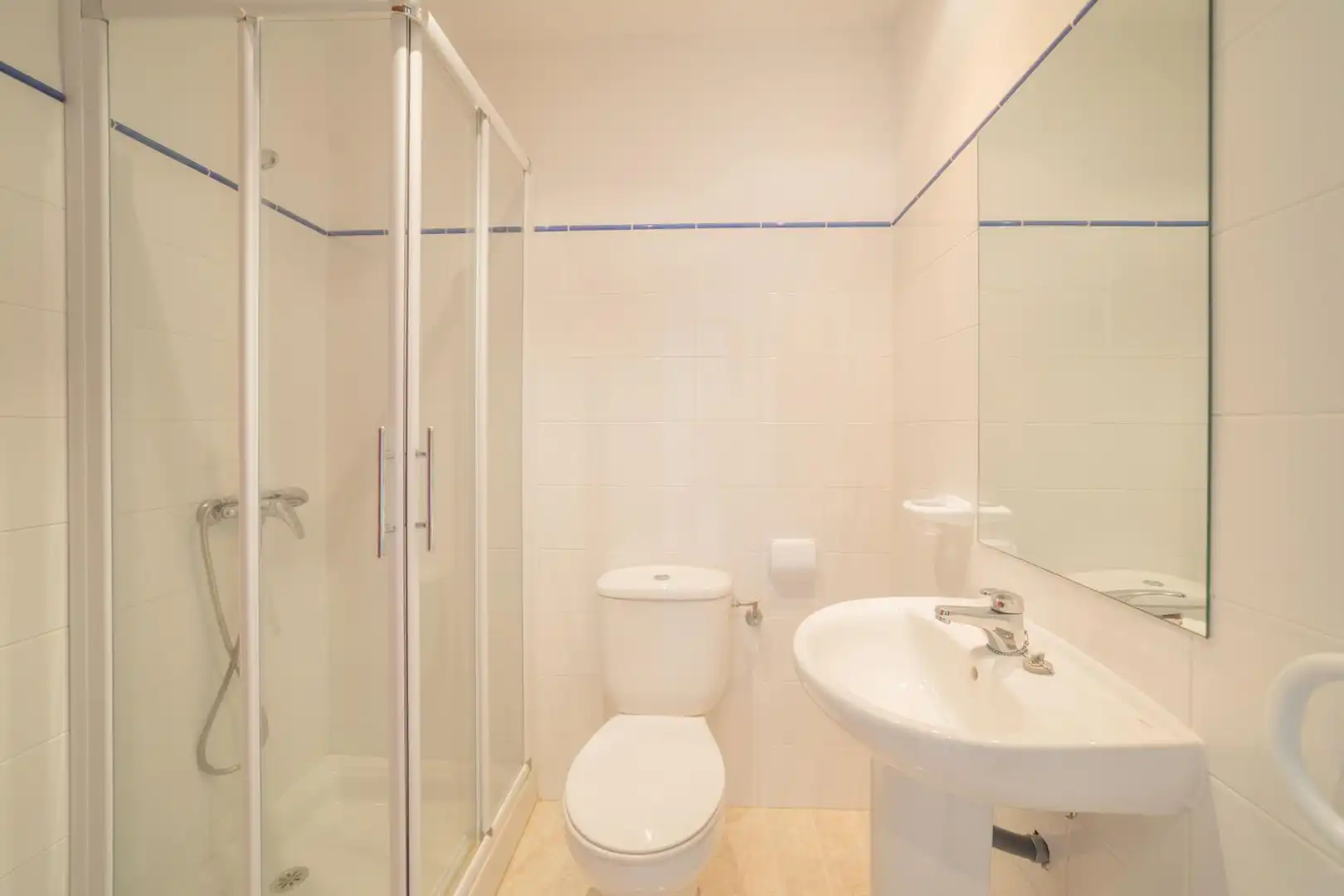 Badezimmer von Wohnung zum Verkauf in Sant Quirze de Besora mit Heizung, Terrasse und Ofen