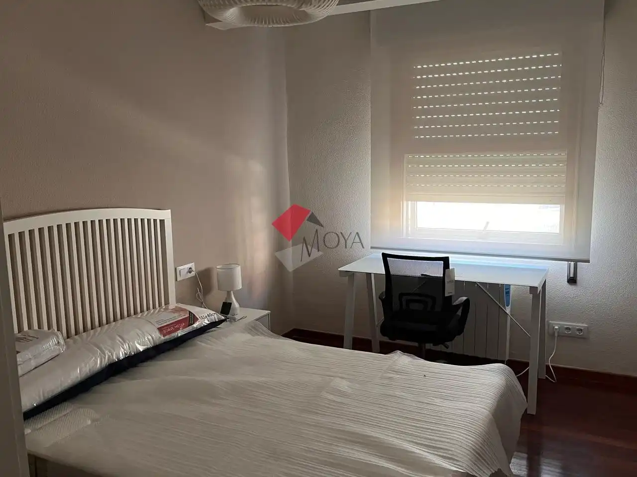 Schlafzimmer von Wohnungen zur Miete in Vigo  mit Heizung und Möbliert