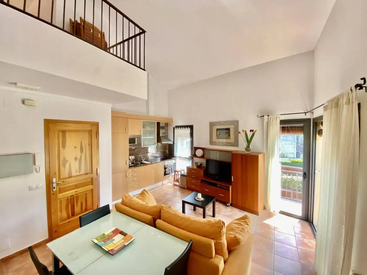Sala d'estar de Dúplex en venda en Castellfollit de la Roca amb Calefacció, Terrassa i Moblat