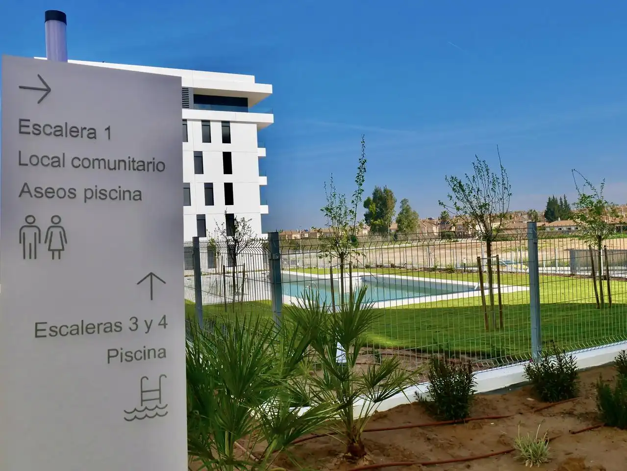 Flat for rent in Ángel Ojeda Avilés, Entrenúcleos
