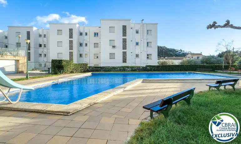 Piscina de Apartament en venda en Roses amb Calefacció, Moblat i Piscina comunitària