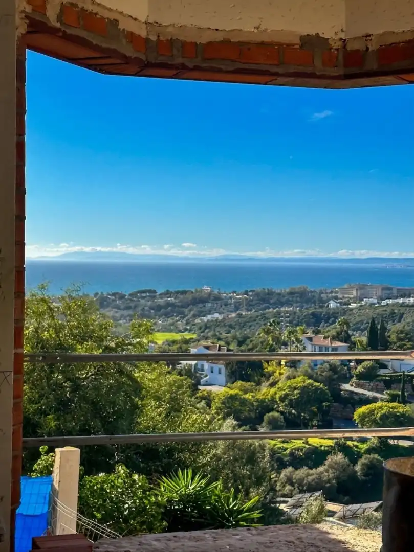 Vista exterior de Casa o xalet en venda en Marbella amb Calefacció, Jardí privat i Terrassa