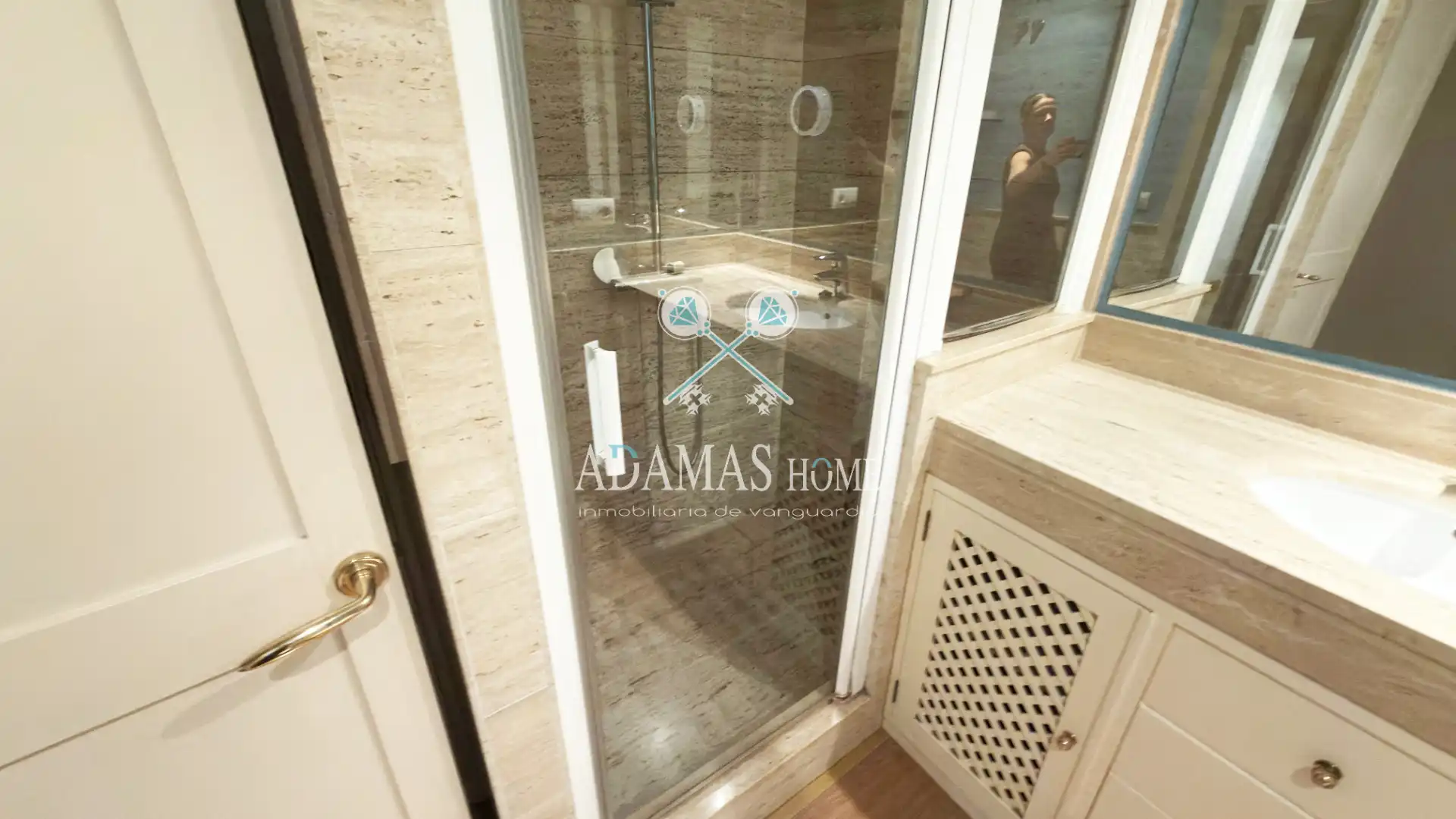 Badezimmer von Wohnung zum Verkauf in Sevilla mit Klimaanlage, Heizung und Abstellraum
