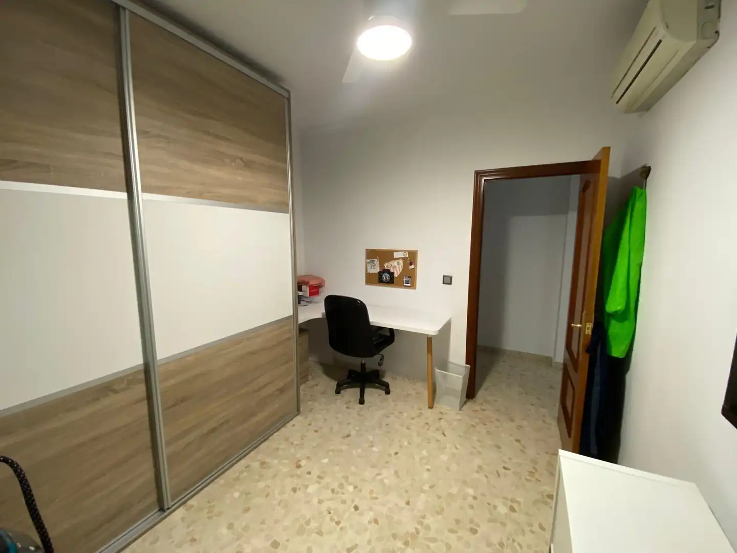 Bedroom of Houses for sale in Sevilla