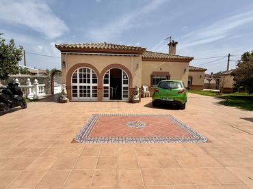 Xalet amb piscina en venda a Las Lagunas - Campano