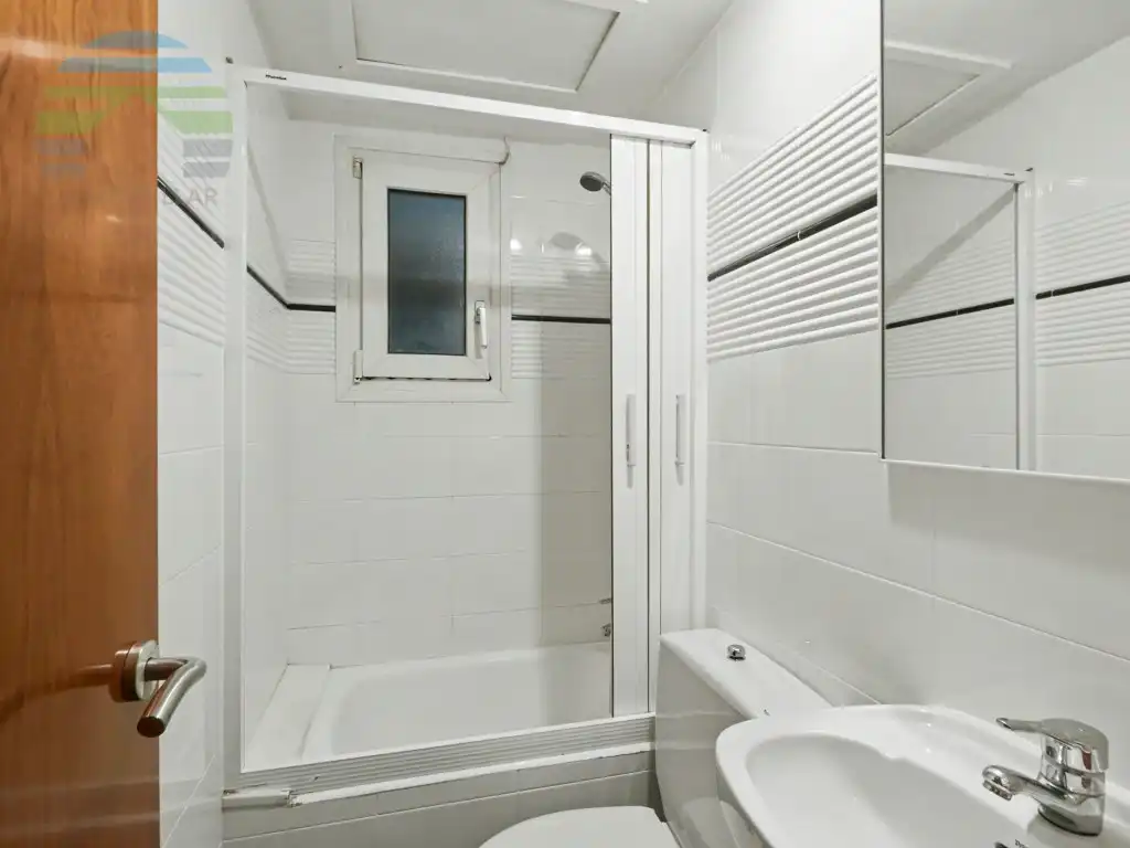 Bathroom of Flat for sale in Barcelona  with Balcony