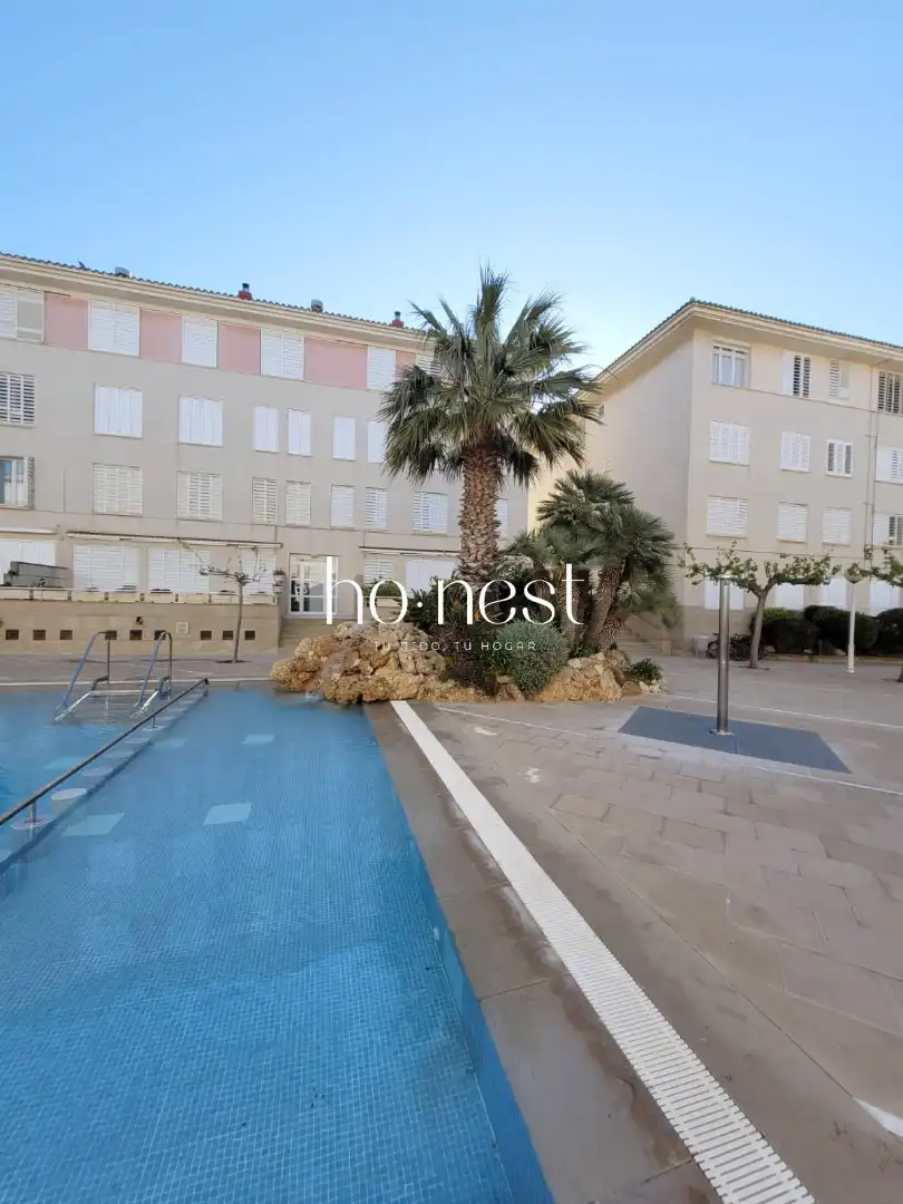 Außenansicht von Erdgeschoss zum Verkauf in El Vendrell mit Terrasse, Abstellraum und Gemeinschaftspool