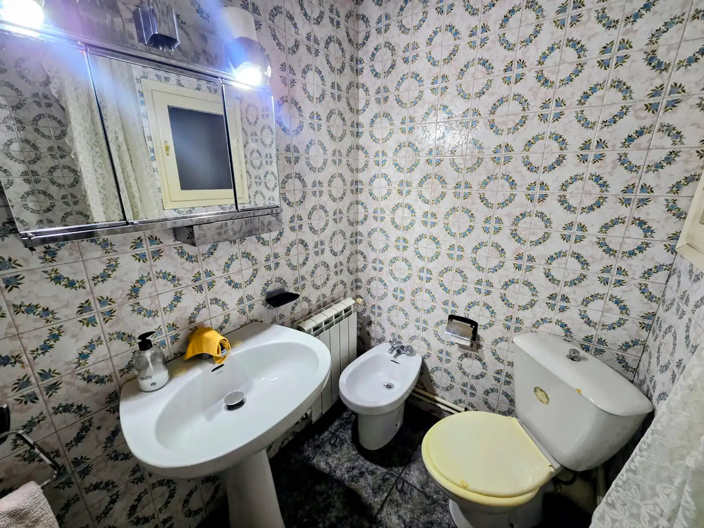 Baño de Piso en venta en Torelló con Calefacción, Trastero y Amueblado