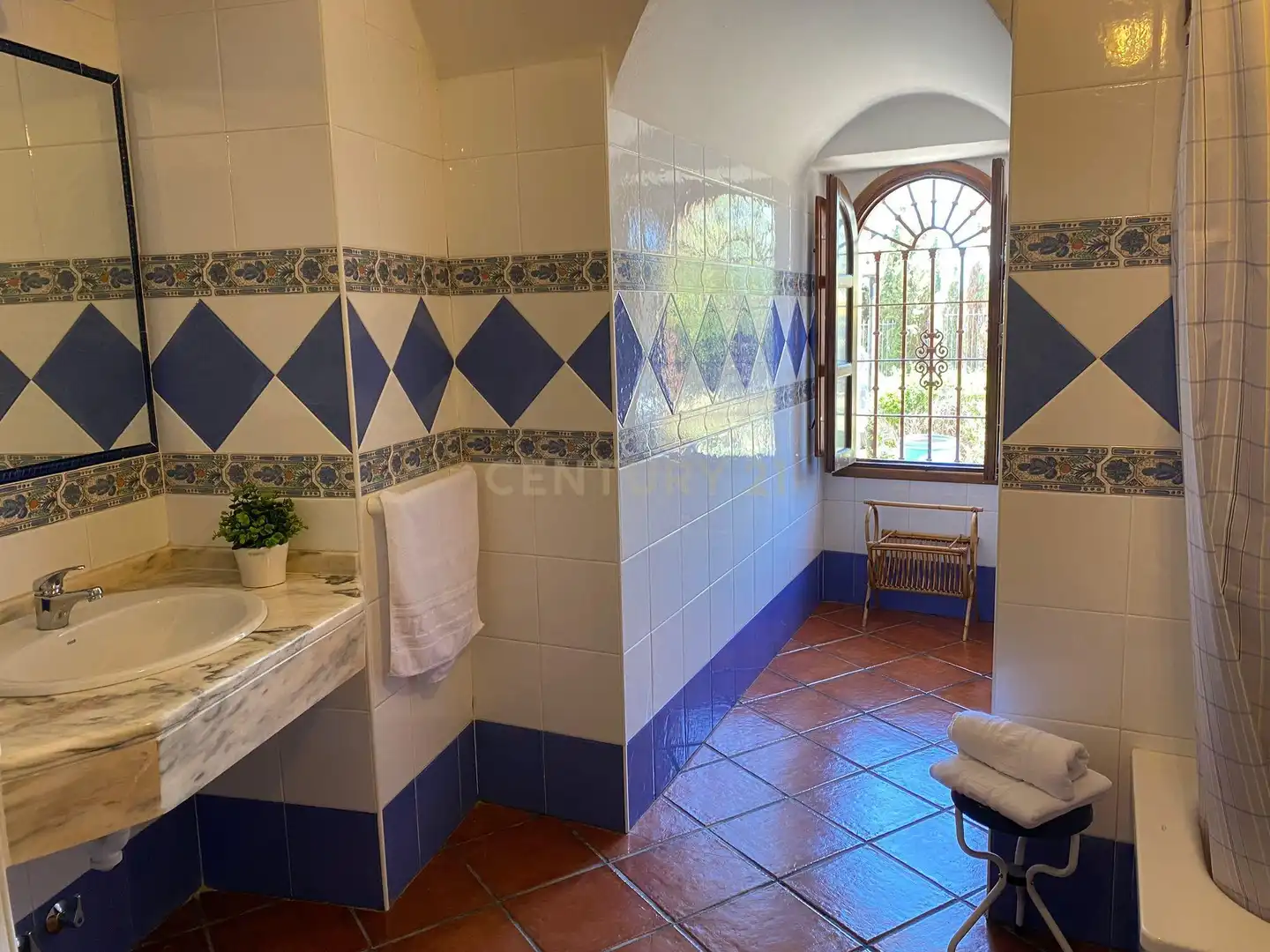 Baño de Casa o chalet de alquiler en Guadix con Lavadora, Microondas y TV