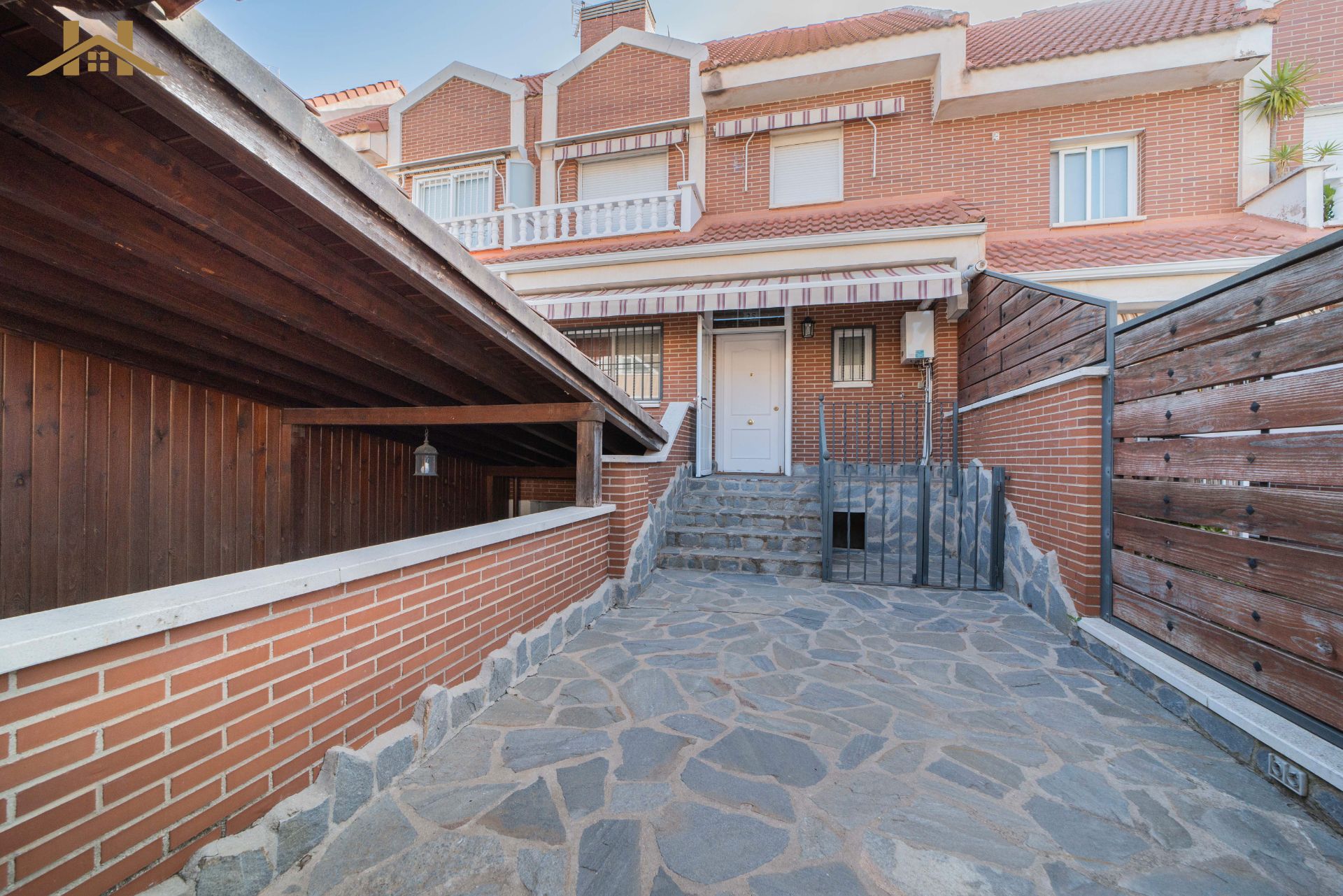 Vista exterior de Casa adosada en venda en Valdemoro amb Aire condicionat, Calefacció i Jardí privat