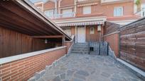 Vista exterior de Casa adosada en venda en Valdemoro amb Aire condicionat, Calefacció i Jardí privat