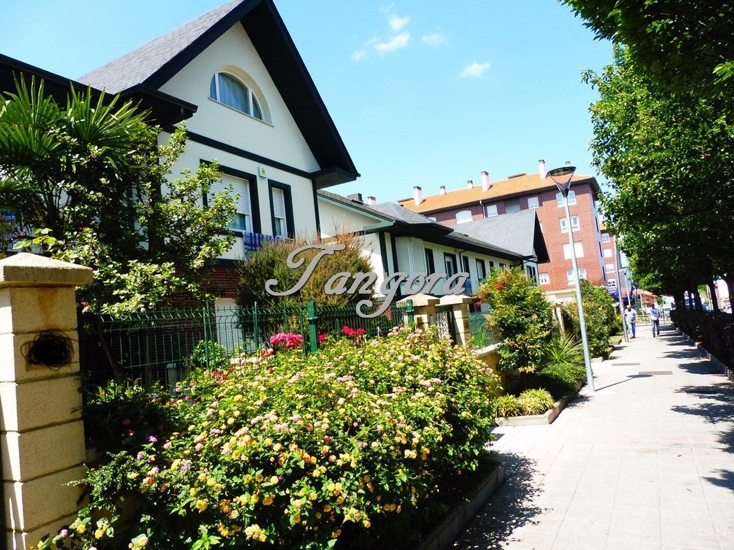 Casa adosada en venda en Abanto y Ciérvana-Abanto Zierbena amb Jardí privat, Parquet i Forn