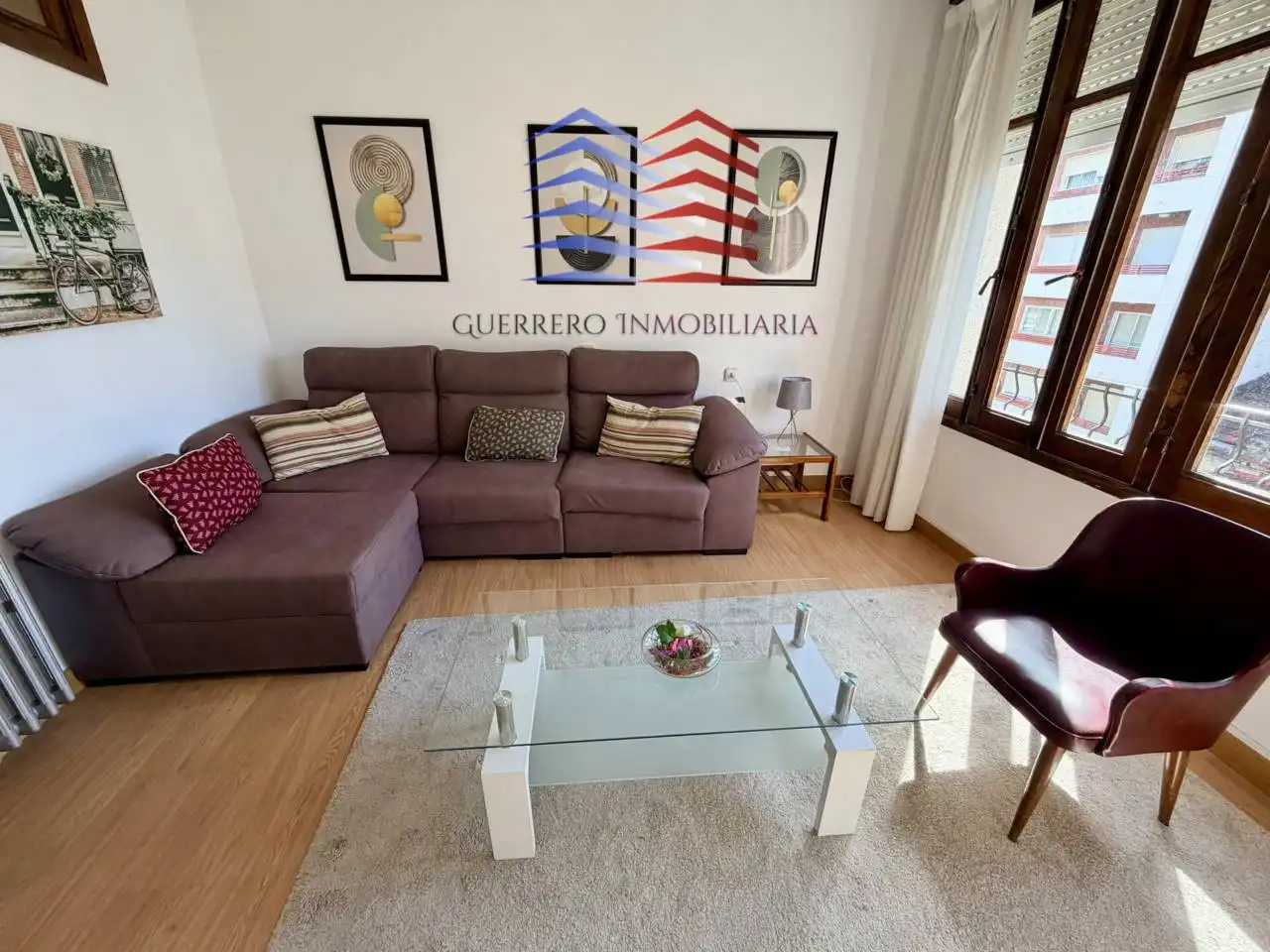 Sala d'estar de Apartament de lloguer en O Carballiño   amb Calefacció, Parquet i Moblat