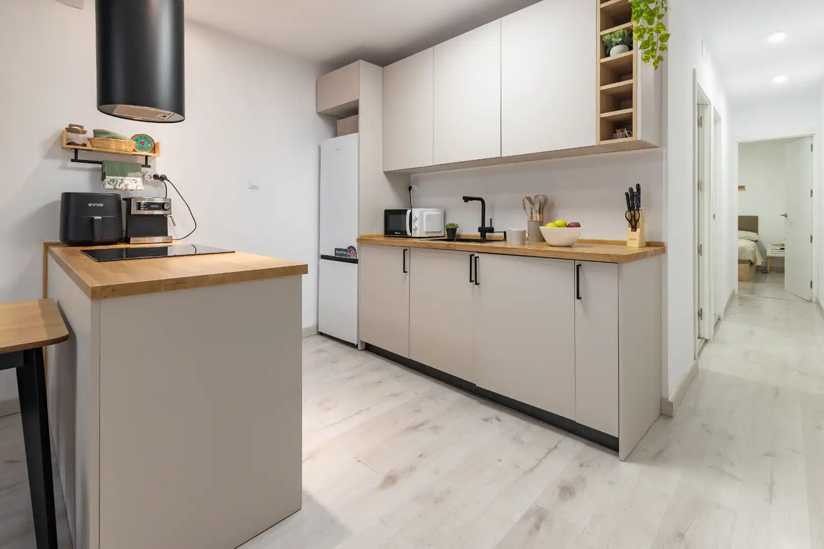 Cuina de Planta baixa en venda en La Pobla de Vallbona amb Aire condicionat, Terrassa i Moblat