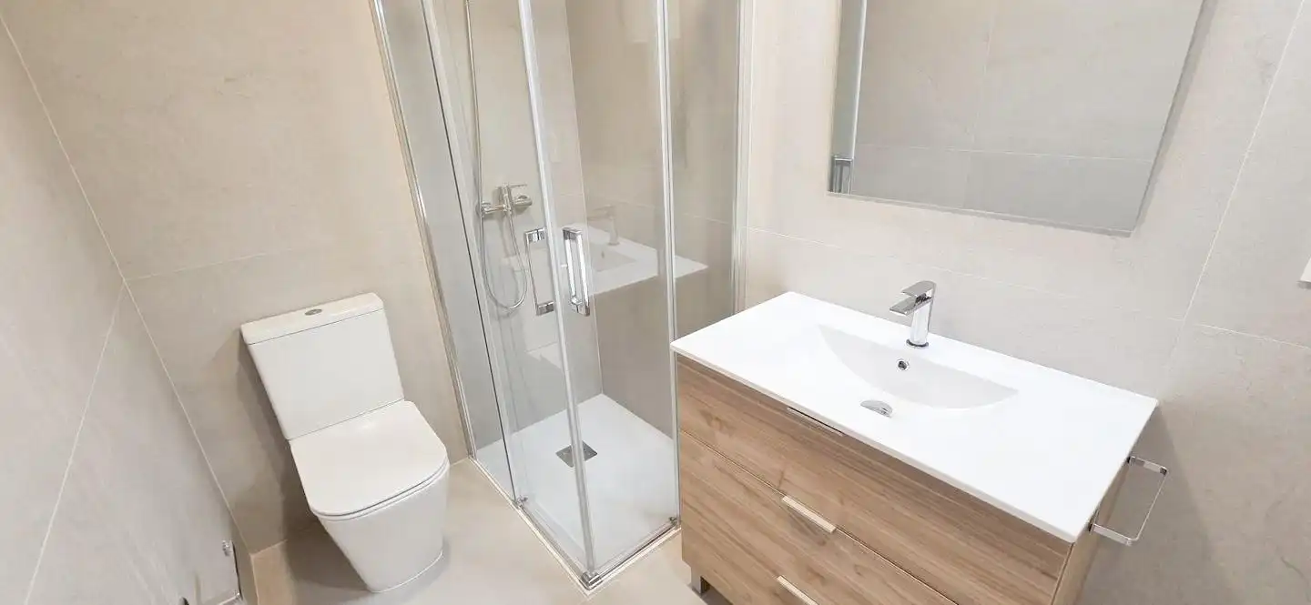 Bathroom of Ground floor for rent in Elche / Elx  with Air Conditioner and Furnished