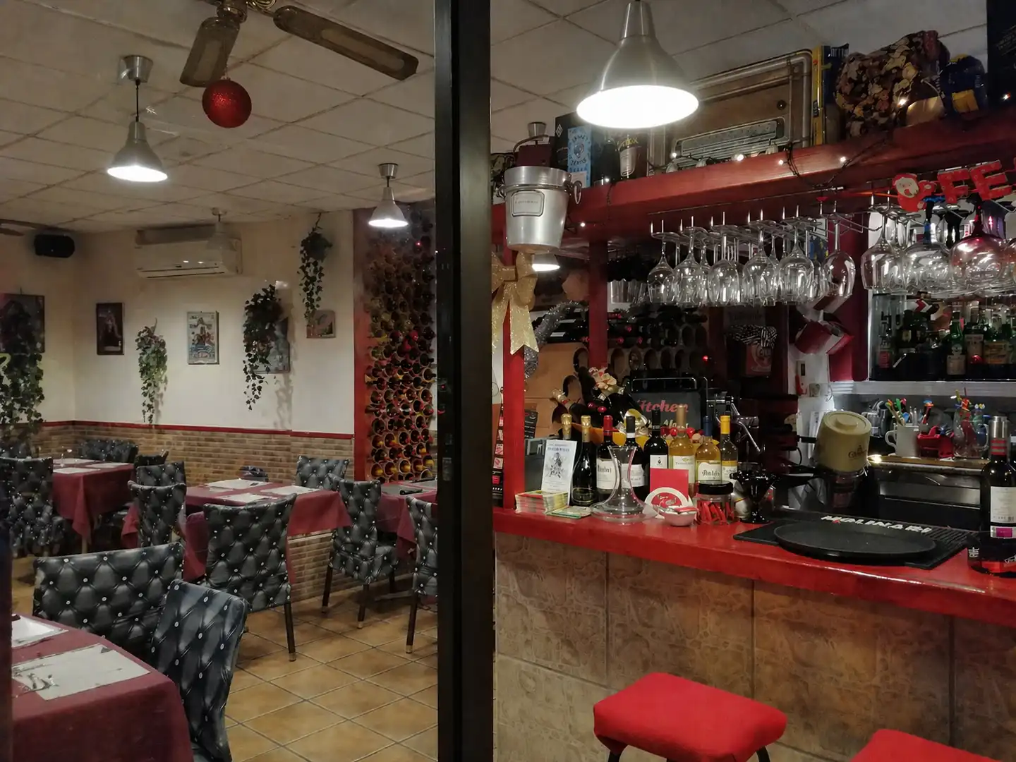Business premises for transfer in Calle Medina Azahara, imagen 4