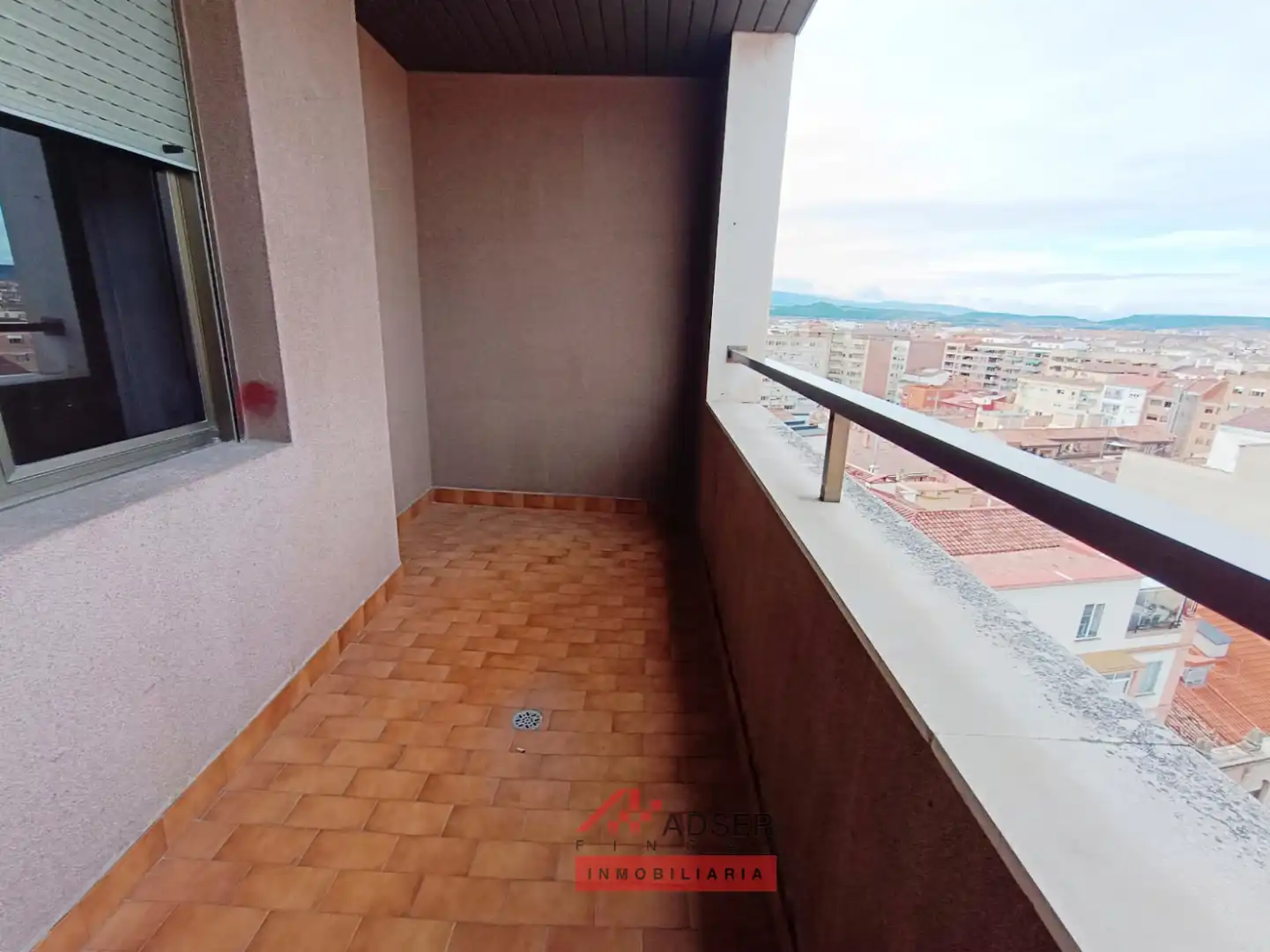 Terraza de Piso de alquiler en  Logroño con Calefacción, Parquet y Terraza