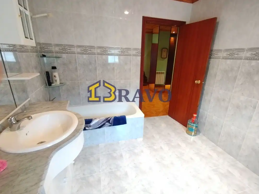 Baño de Casa o chalet en venta en Medina de Pomar con Calefacción, Jardín privado y Terraza
