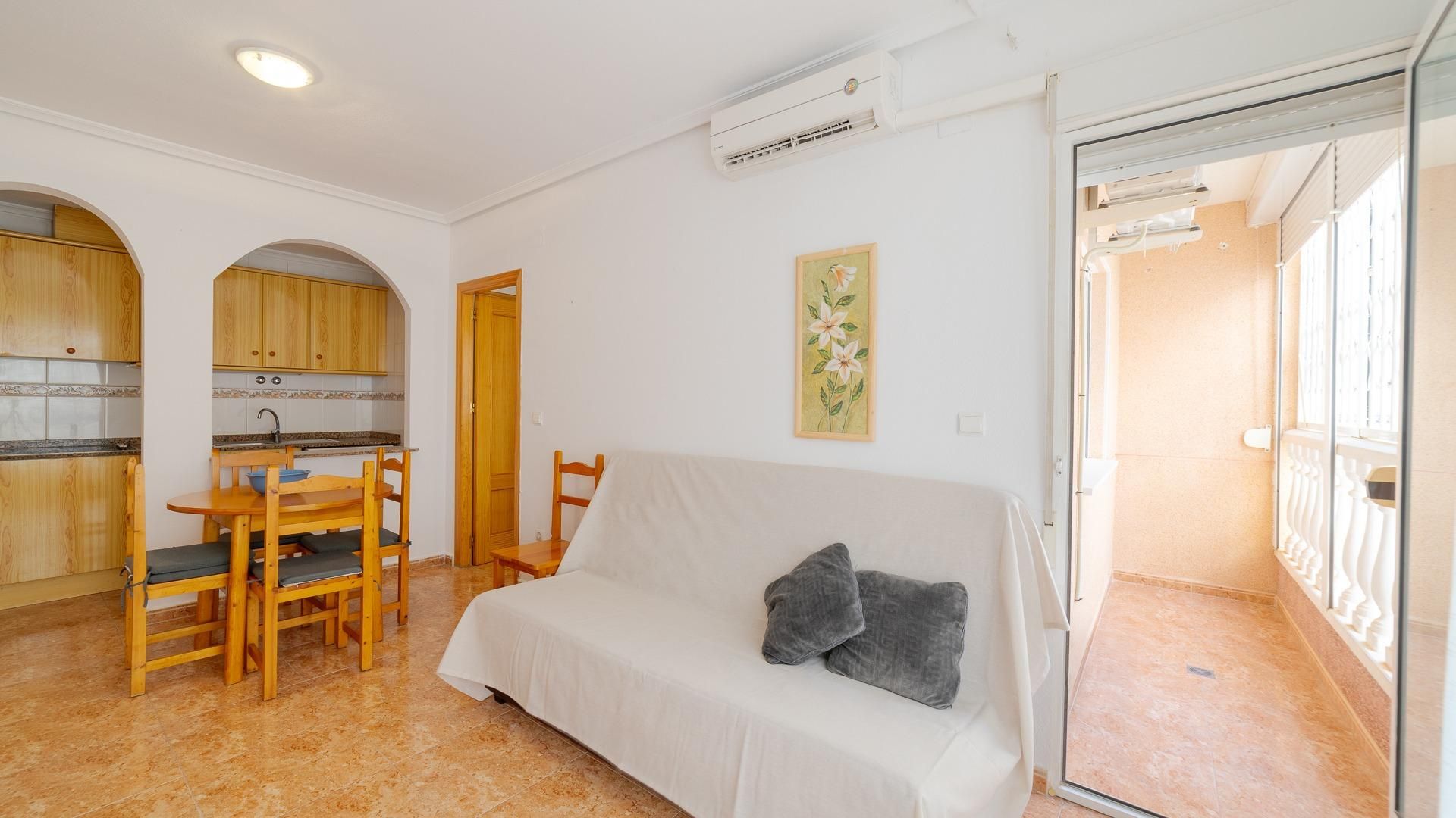 Dormitori de Apartament en venda en Torrevieja amb Piscina comunitària