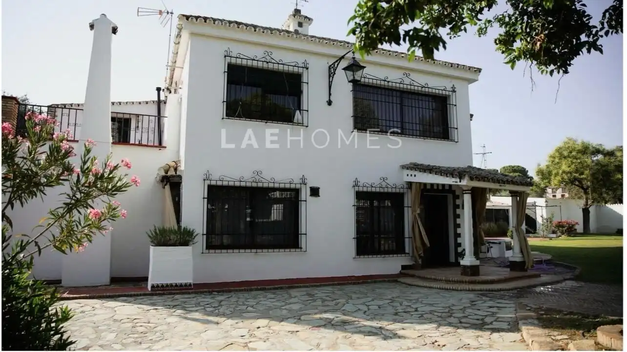 Vista exterior de Finca rústica en venta en El Castillo de las Guardas con Jardín privado, Terraza y Trastero