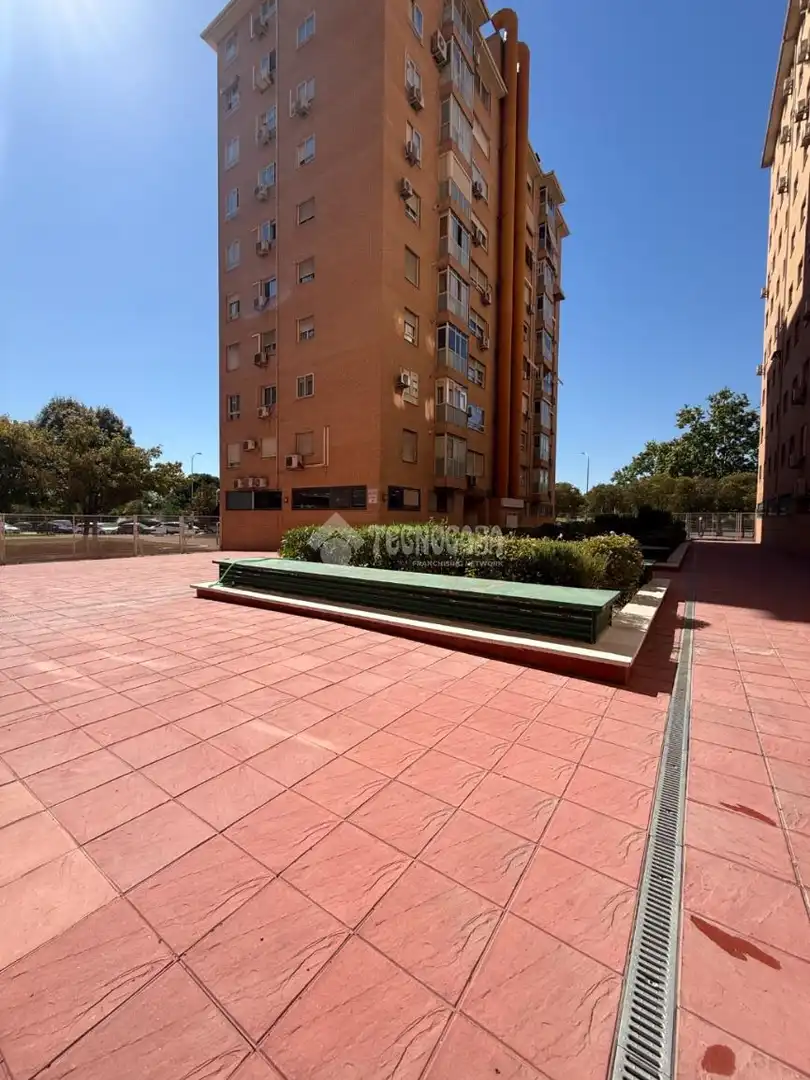 Vista exterior de Pis en venda en Madrid amb Aire condicionat, Moblat i Alarma