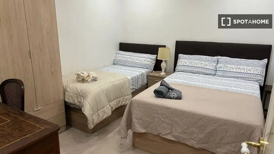 Dormitori de Apartament per a compartir en Madrid amb Aire condicionat, Calefacció i Terrassa