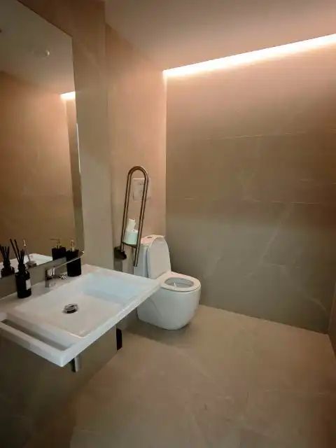 Badezimmer von Geschaftsraum zur Miete in Egia 