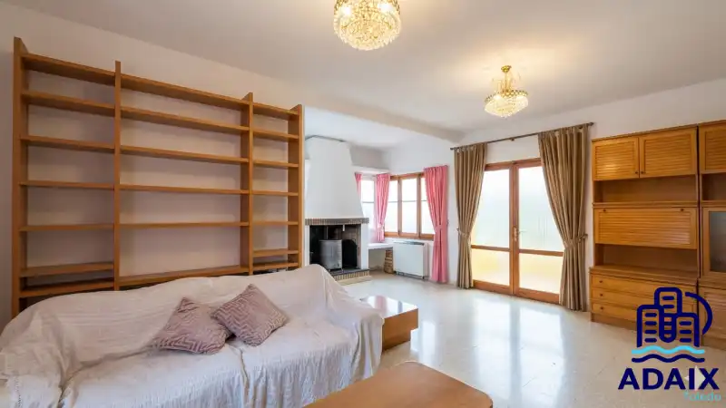 Sala d'estar de Casa o xalet en venda en Bargas amb Calefacció, Terrassa i Moblat