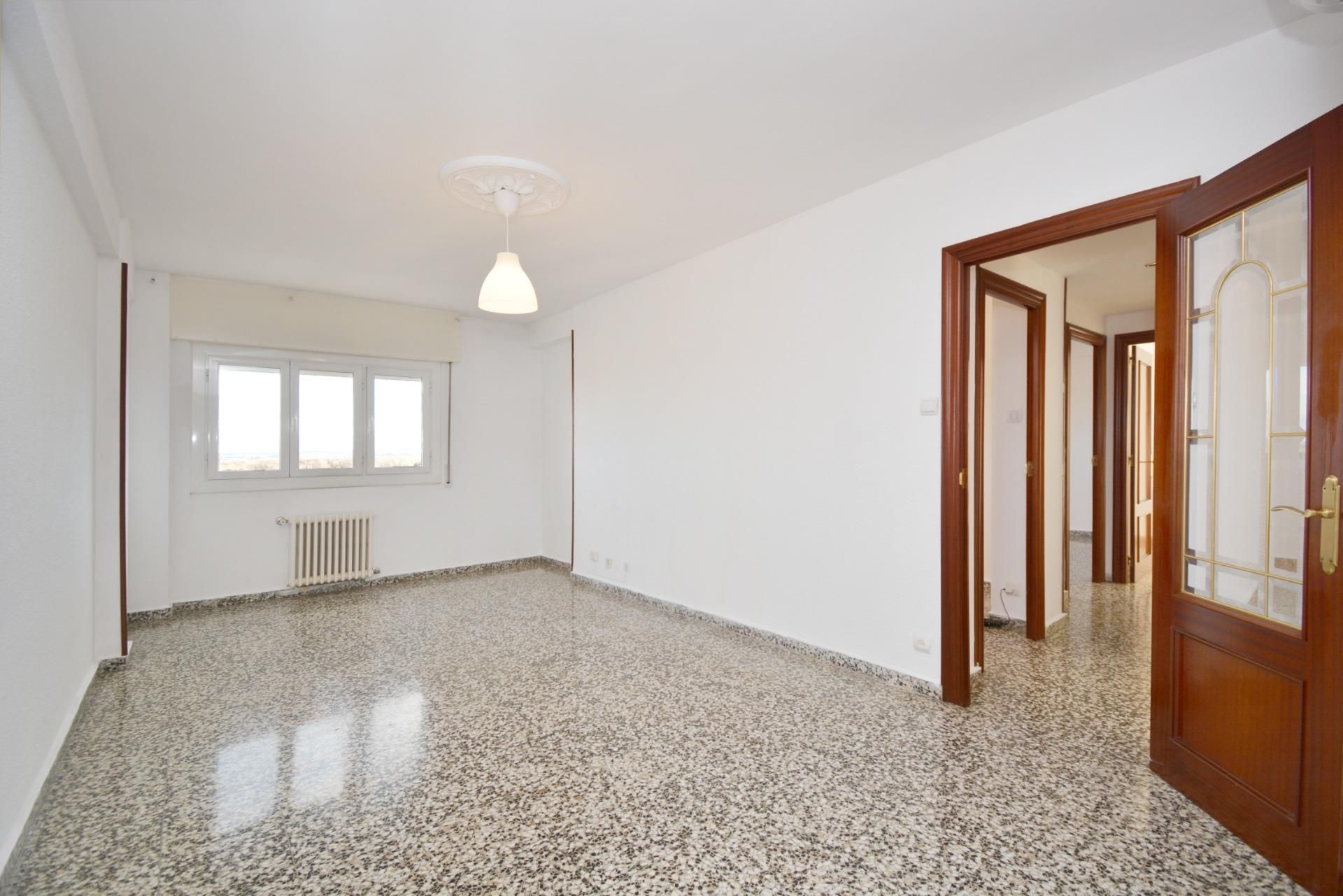 Flat for sale in  Zaragoza Capital  with Air Conditioner and Balcony