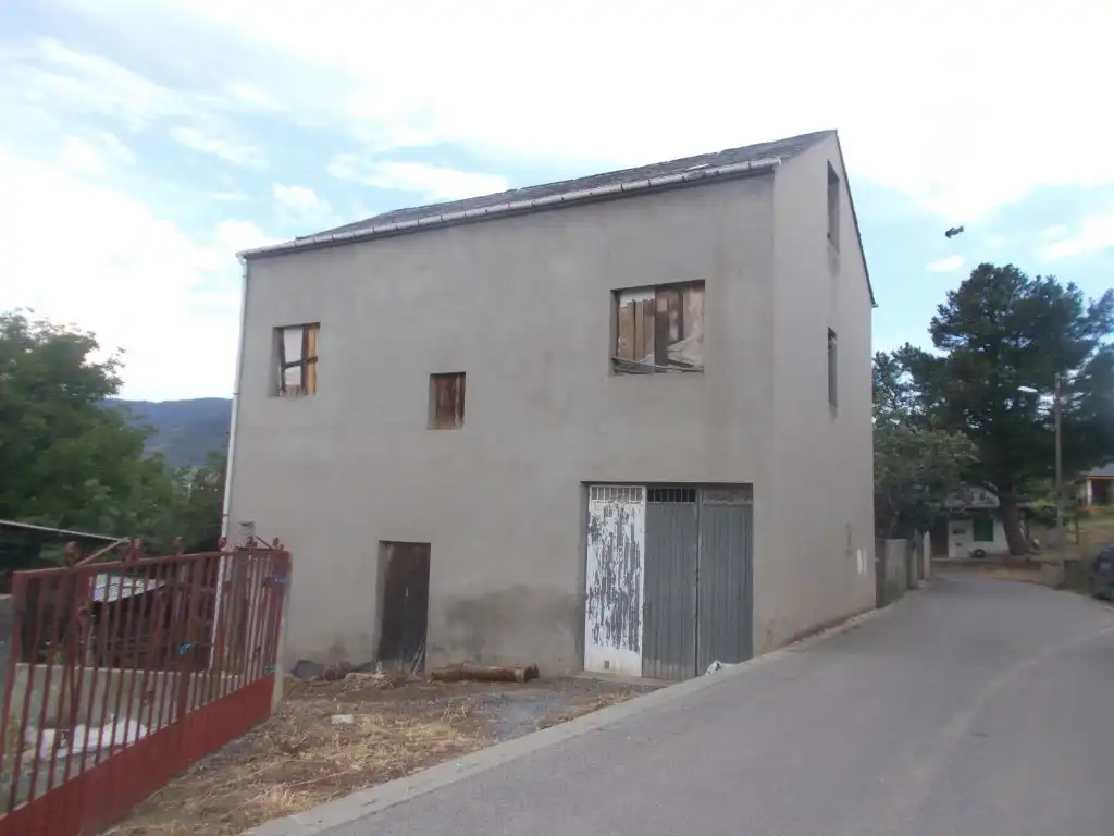 Vista exterior de Nave industrial en venta en Cacabelos, León