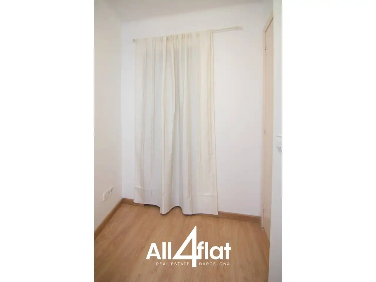 Dormitori de Àtic de lloguer en Barcelona amb Aire condicionat, Parquet i Terrassa