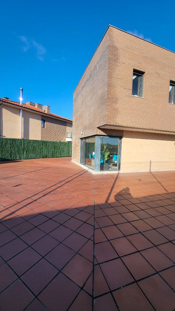 Exterior view of House or chalet for sale in Burgos Capital  with Heating, Private garden and Parquet flooring