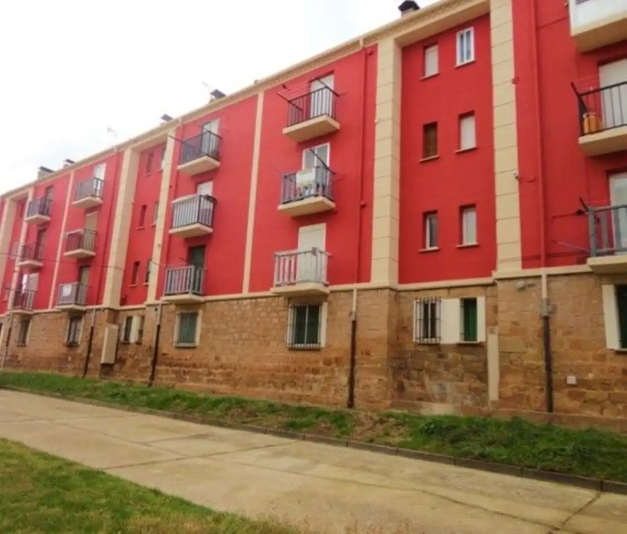 Vista exterior de Piso en venta en Salas de los Infantes con Calefacción y Trastero