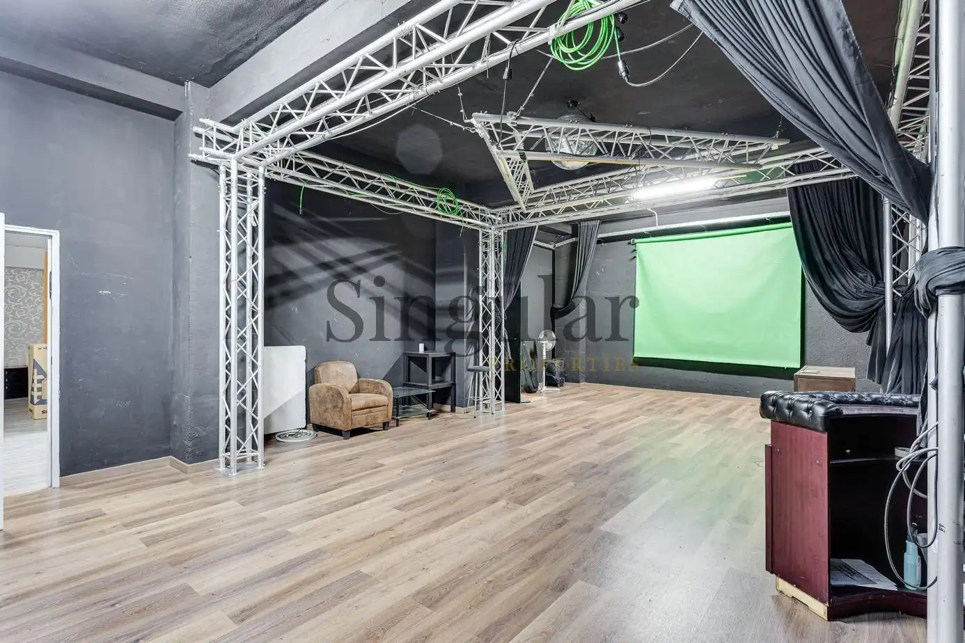 Commercial properties for sale in  Barcelona Capital  with Air Conditioner