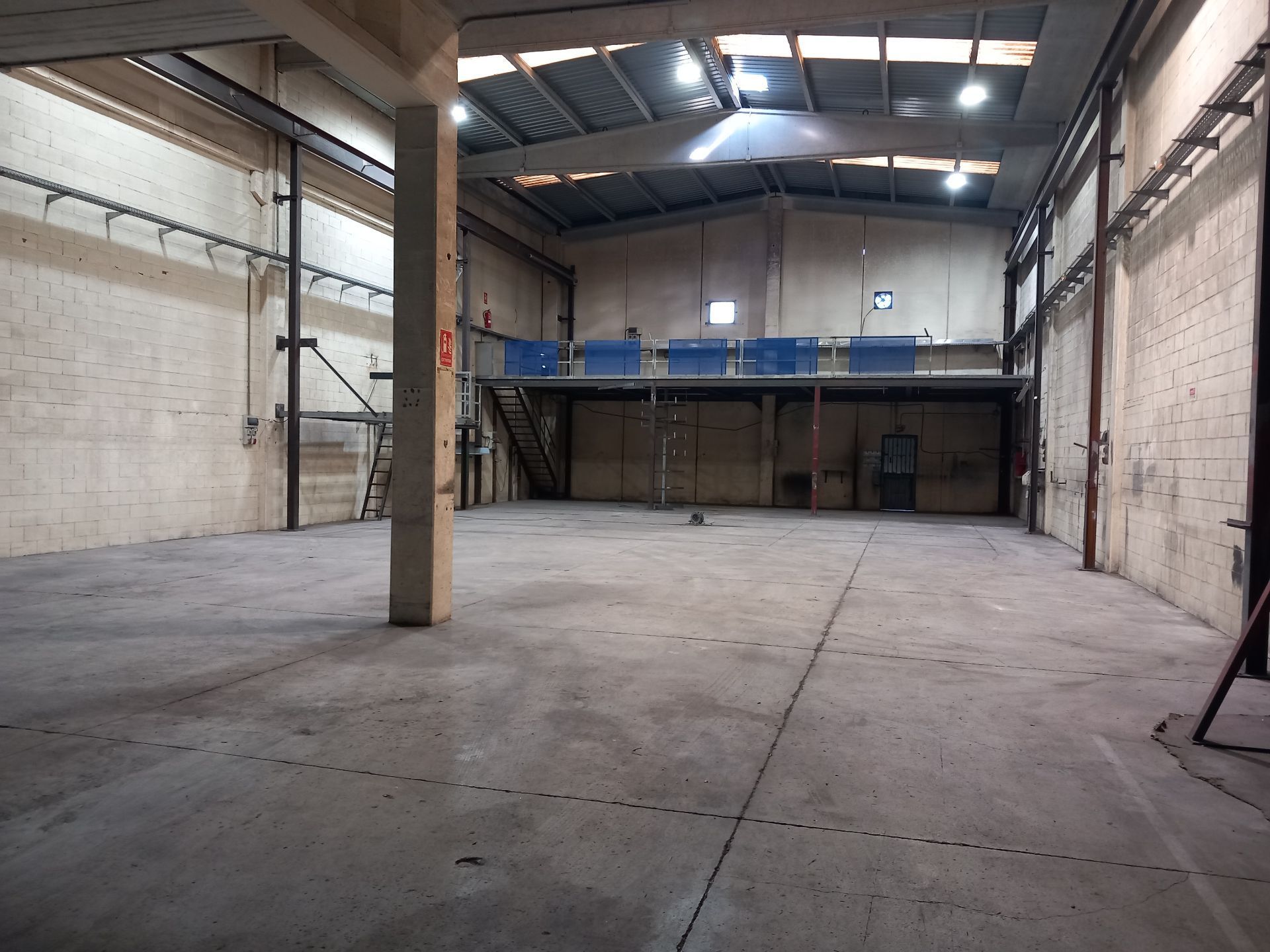 Nave industrial de alquiler en Barberà del Vallès