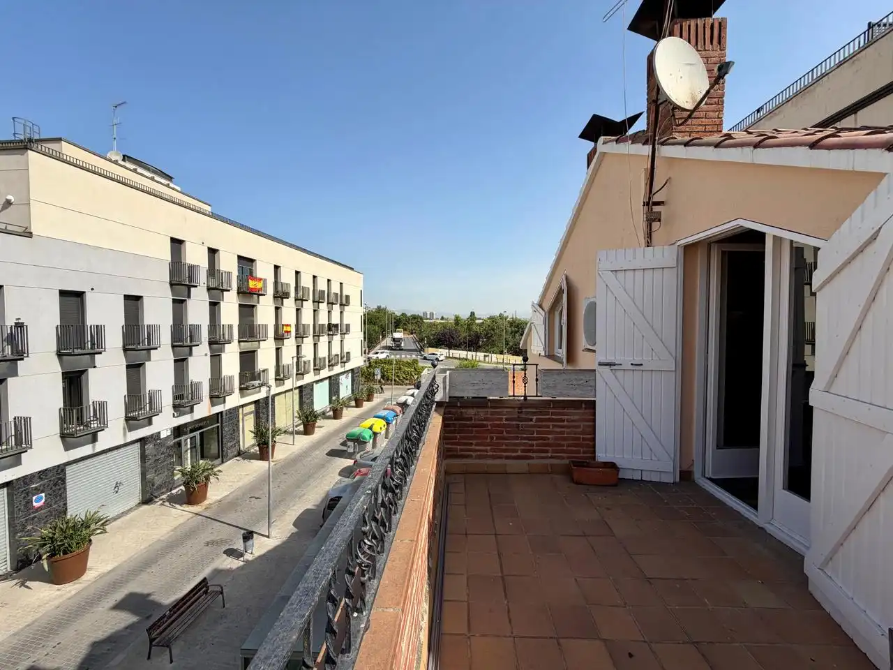 Vista exterior de Casa o xalet en venda en Montcada i Reixac amb Aire condicionat, Calefacció i Terrassa